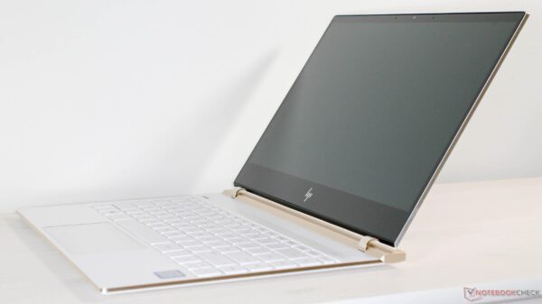 لپ تاپ اچ پی i7 رم 8 فوق سبک / صفحه 4K باگارانتی HP SPECTRE